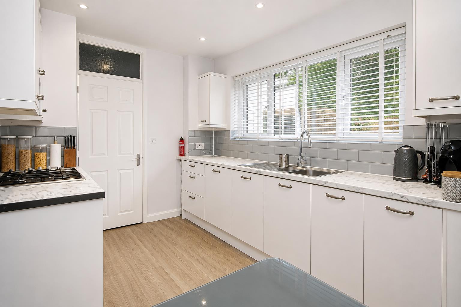 3 bed property in Manor Road, Wallington